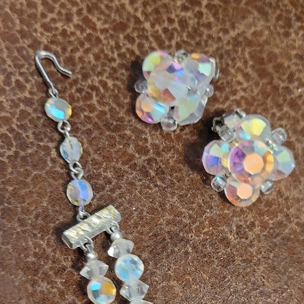 Iridescent Crystal Necklace and Earring Set (44) - Picture 12 of 16